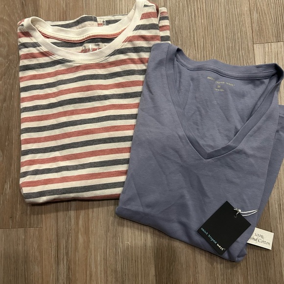 Bundle of 2 Women’s Size Medium Tops - Picture 1 of 7